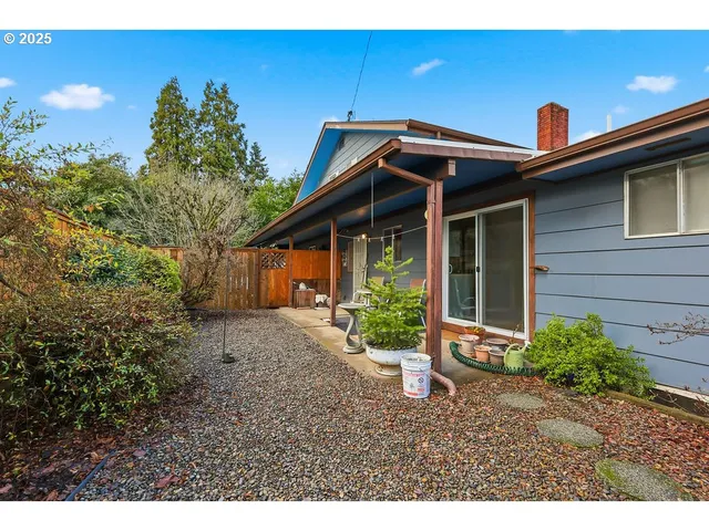 $615,000 | 207 West D Street, Springfield, OR 97477