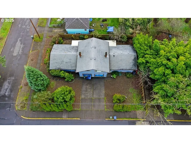 $615,000 | 207 West D Street, Springfield, OR 97477