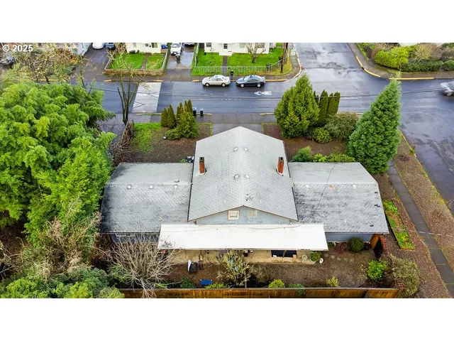 $615,000 | 207 West D Street, Springfield, OR 97477