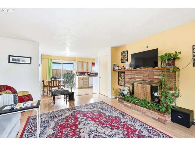 $615,000 | 207 West D Street, Springfield, OR 97477