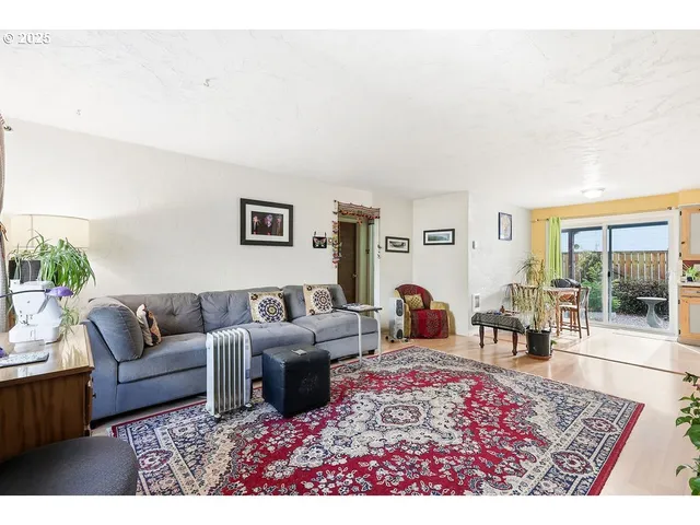 $615,000 | 207 West D Street, Springfield, OR 97477