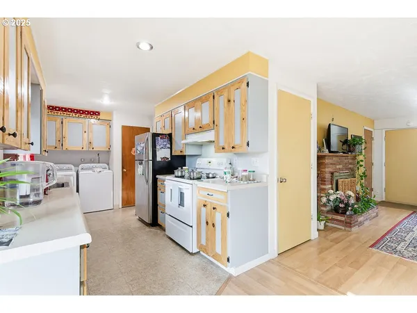 $615,000 | 207 West D Street, Springfield, OR 97477