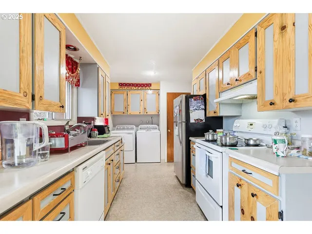 $615,000 | 207 West D Street, Springfield, OR 97477