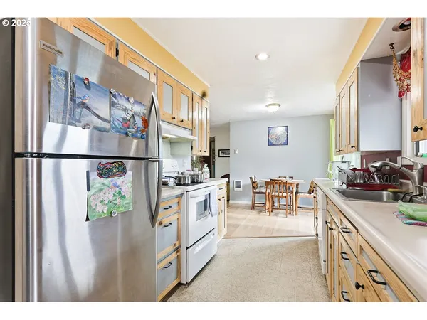 $615,000 | 207 West D Street, Springfield, OR 97477