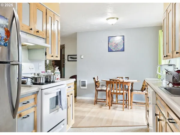 $615,000 | 207 West D Street, Springfield, OR 97477