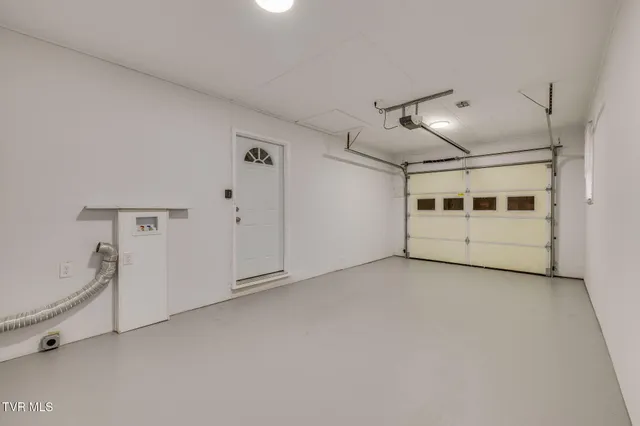 $2,000 | 336 West Ln Street, Unit 2, Church Hill, TN 37642