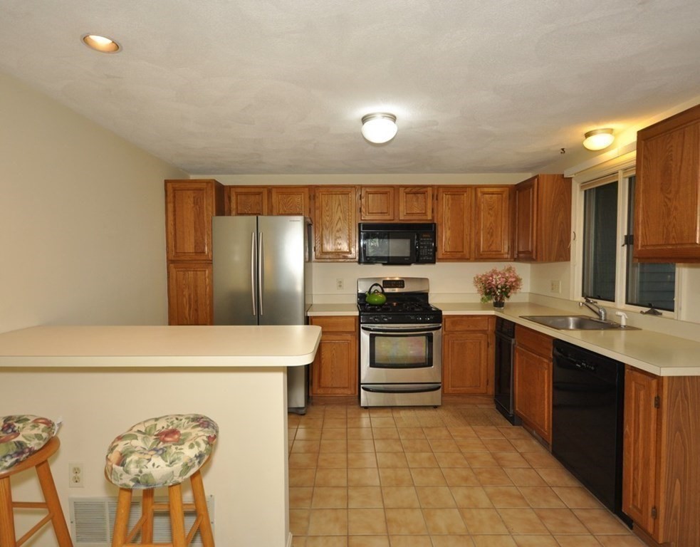 5 Deer Path, Unit 7 Maynard, MA 01754 - Photo 3 of 22 Gallery Image 3