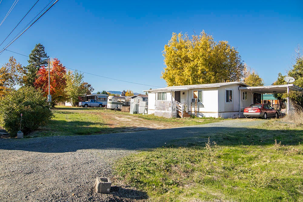 2664 Leonard Road Grants Pass, OR 97527 - Photo 23 of 24 23