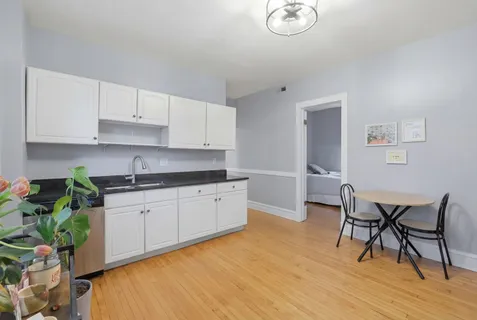 $1,399,000 | 1900 West Oakdale Avenue, Chicago, IL 60657