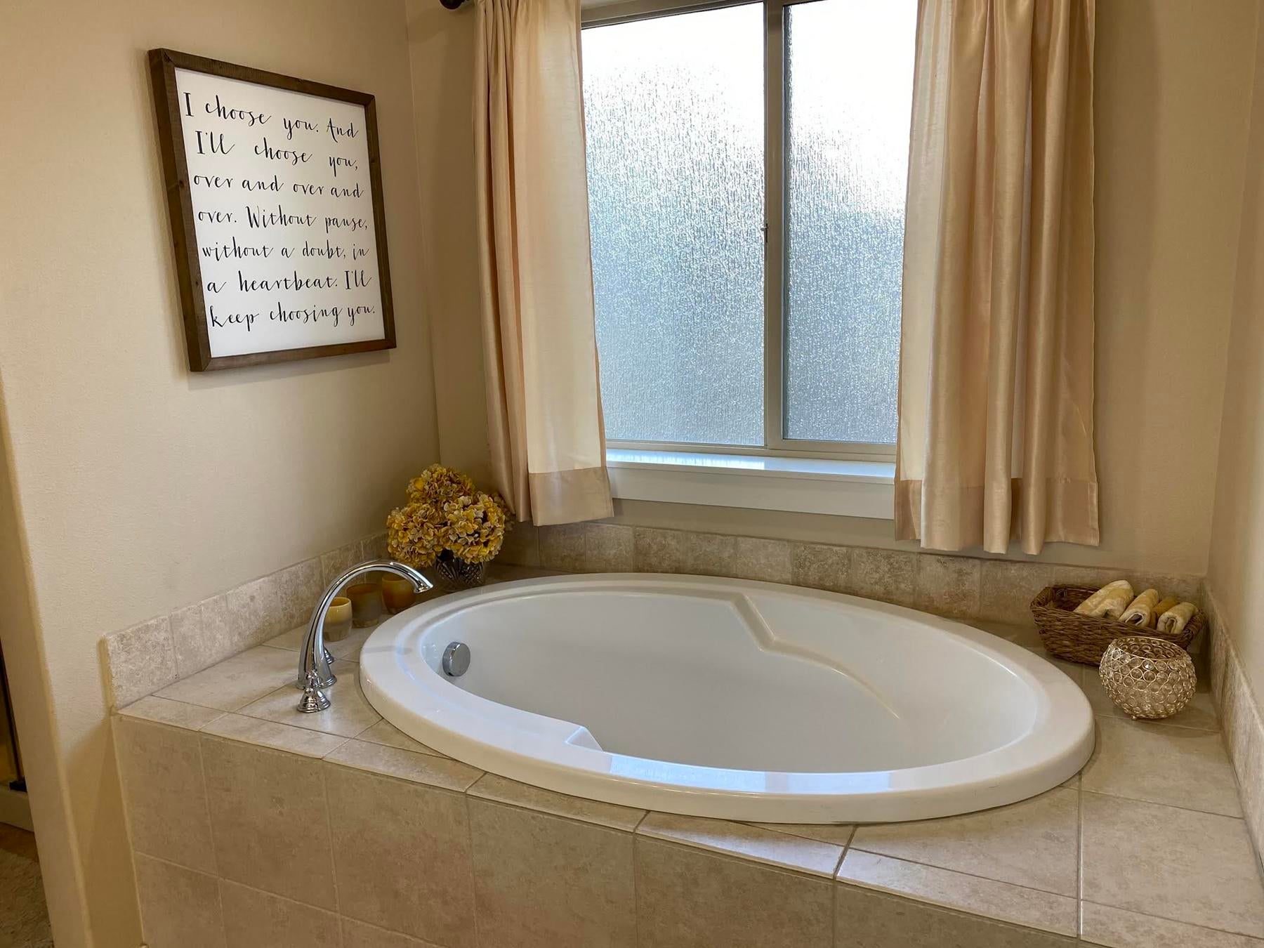 62483 Eagle Road Bend, OR 97701 - Photo 20 of 27 16-Master Bath
