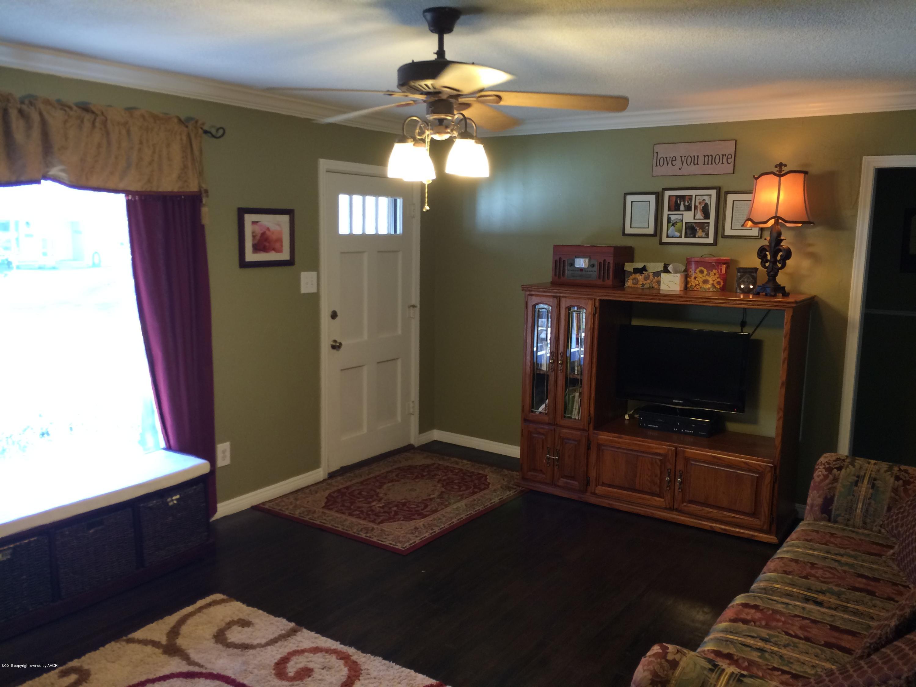 4012 South Lipscomb Street Amarillo, TX 79110 - Photo 7 of 13 living room