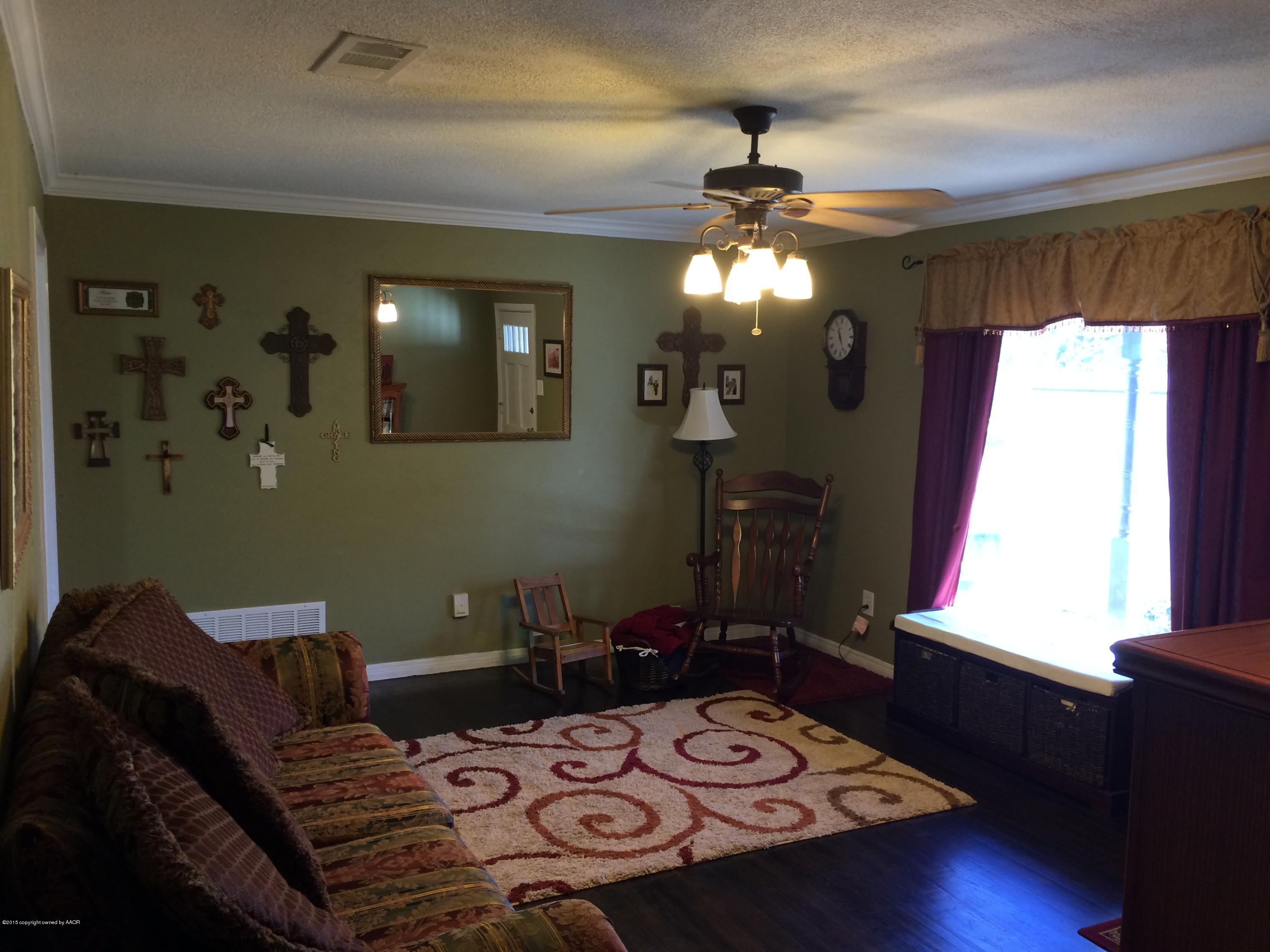 4012 South Lipscomb Street Amarillo, TX 79110 - Photo 8 of 13 living room2
