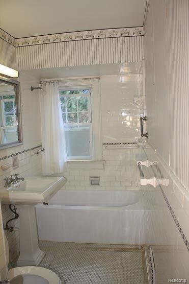 998 Roslyn Road Grosse Pointe, MI 48236 - Photo 11 of 15 998R6.jpg