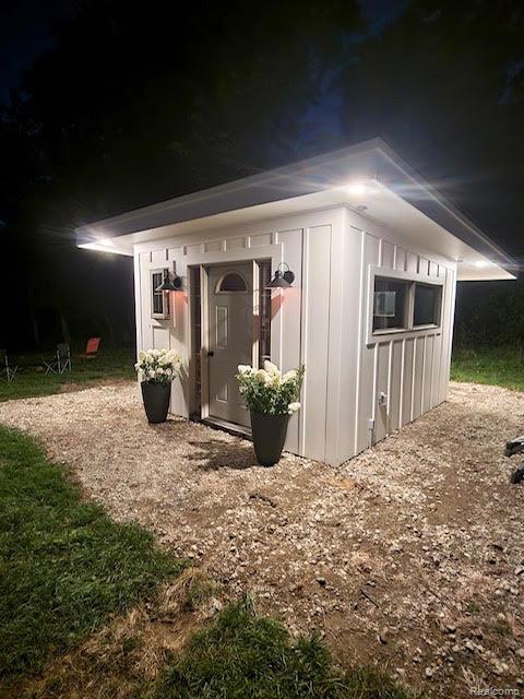 39 Stark Road Rochester, MI 48307 - Photo 16 of 70 Custom built 12x12 shed w/ exterior lighting, finished & insulated walls & heat.