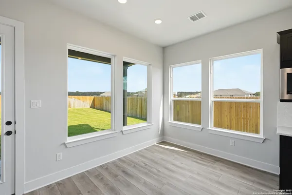 $464,800 | 121 Cherry Bark Oak, Castroville, TX 78009