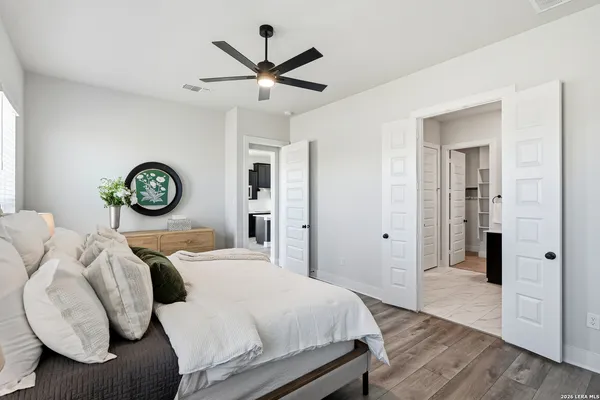 $464,800 | 121 Cherry Bark Oak, Castroville, TX 78009