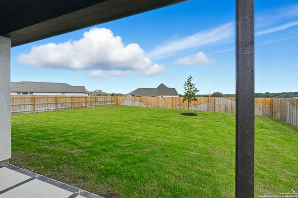 $464,800 | 121 Cherry Bark Oak, Castroville, TX 78009
