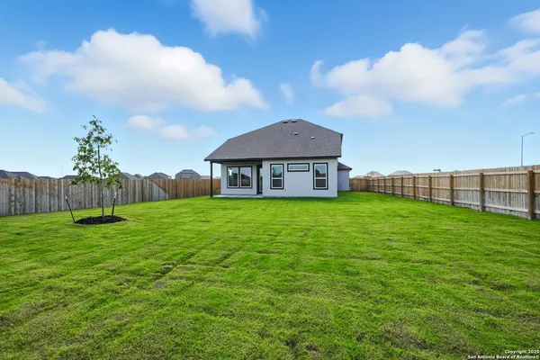 $464,800 | 121 Cherry Bark Oak, Castroville, TX 78009