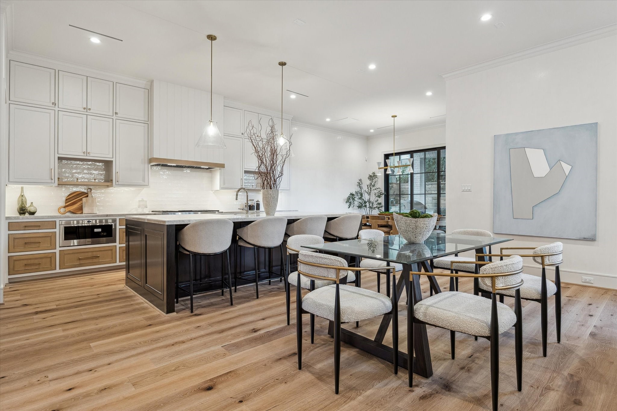 1210 West Drew Street Houston, TX 77006 - Photo 15 of 35 Use the central portion of the living space for a breakfast table or incorporate the area into the living room for even more space.