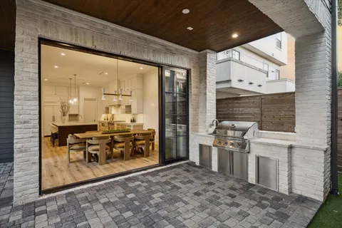 $2,095,000 | 1210 West Drew Street, Houston, TX 77006