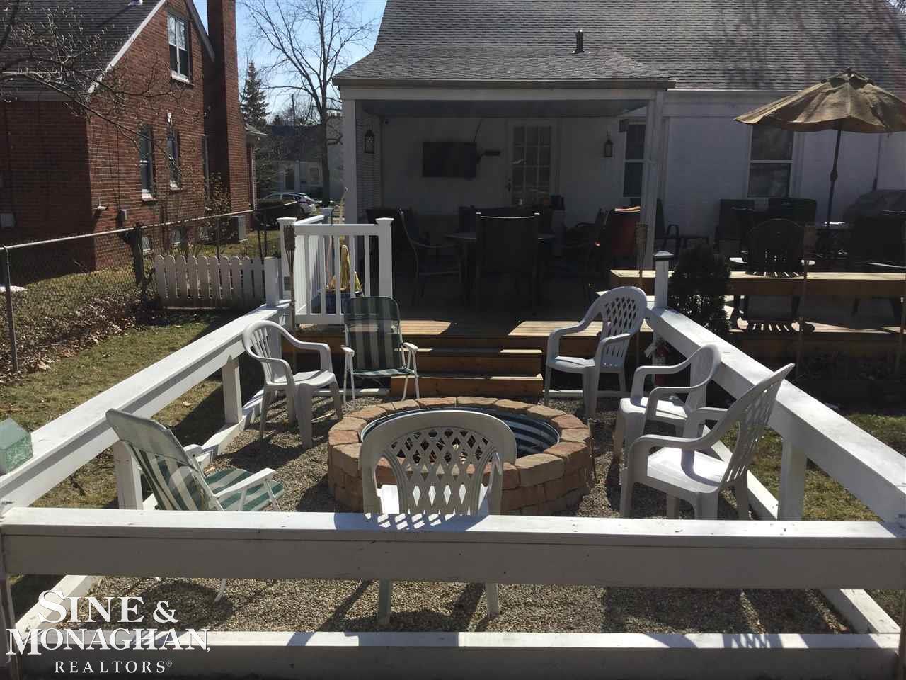 1082 Hampton Road Grosse Pointe Woods, MI 48236 - Photo 39 of 50
