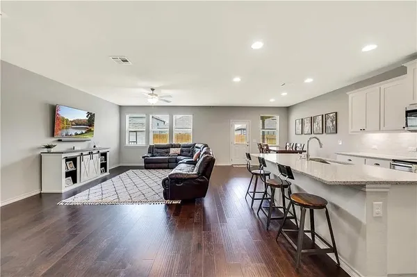 $2,399 | 112 Magna Lane, Liberty Hill, TX 78642