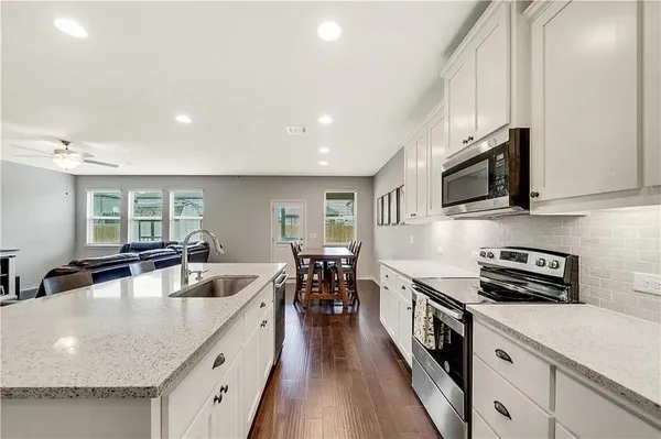 $2,399 | 112 Magna Lane, Liberty Hill, TX 78642