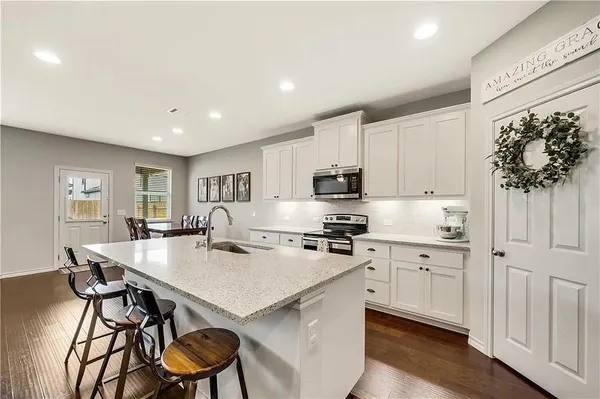 $2,399 | 112 Magna Lane, Liberty Hill, TX 78642