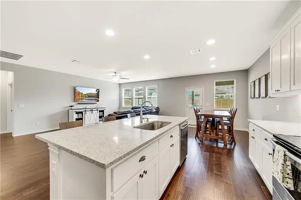 $2,399 | 112 Magna Lane, Liberty Hill, TX 78642