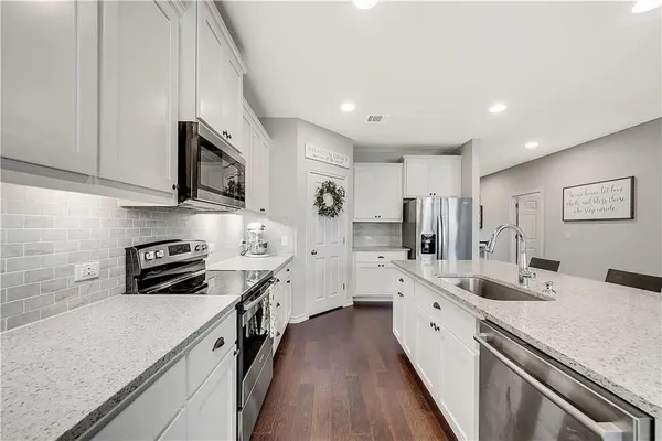 $2,399 | 112 Magna Lane, Liberty Hill, TX 78642