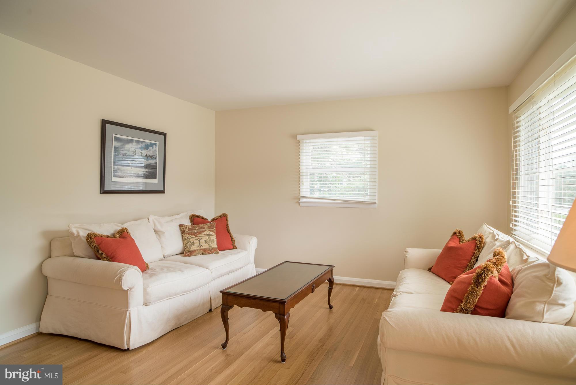 216 Quaker Ridge Road Lutherville-Timonium, MD 21093 - Photo 8 of 26 Living Room