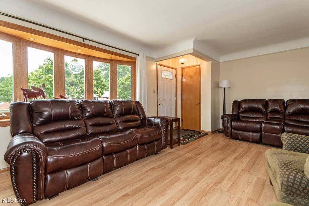 5440 Huron Road Cleveland, OH 44124 - Photo 3 of 34