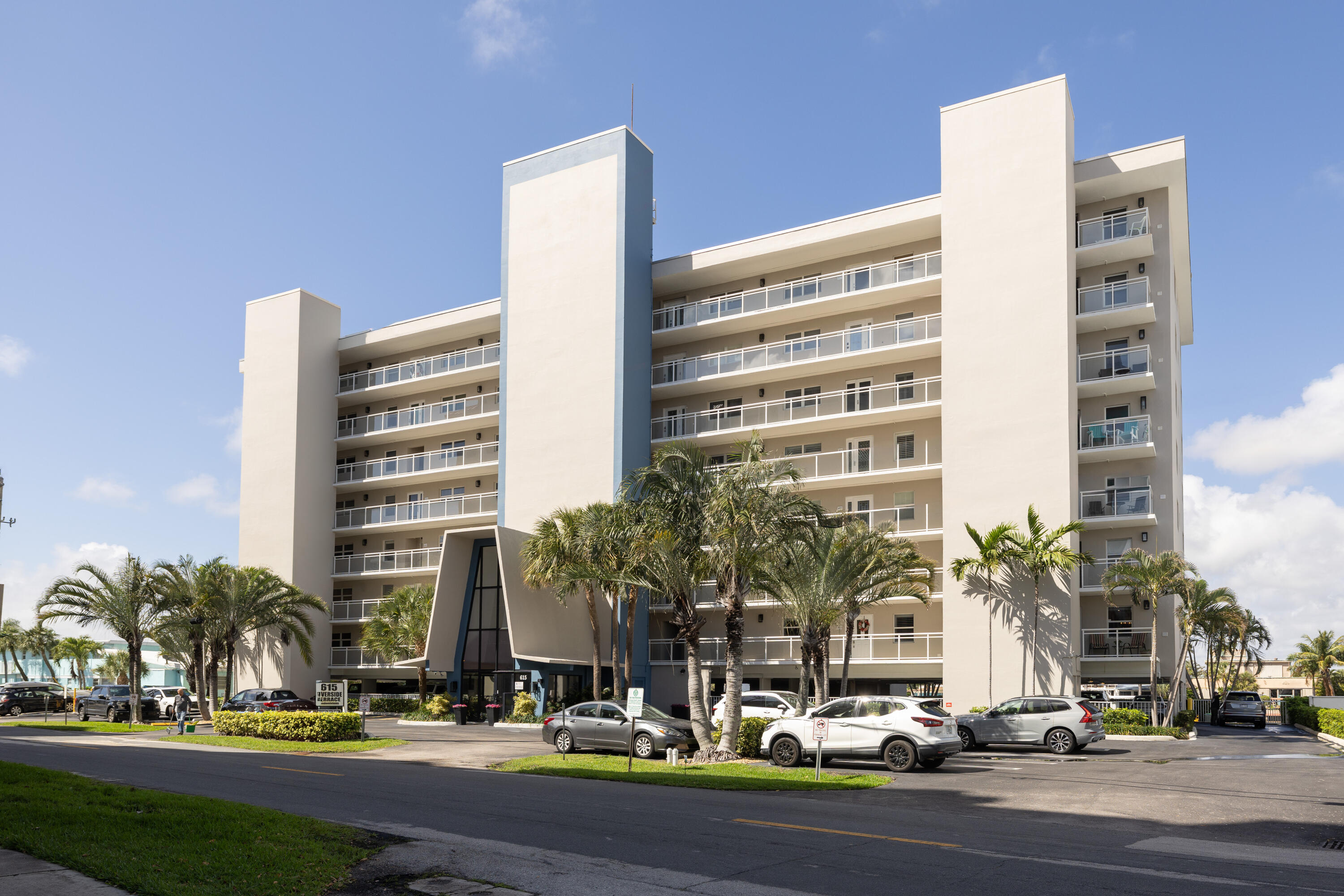 615 North Riverside Drive, Unit 301 Pompano Beach, FL 33062 - Photo 2 of 34 162_615_N_RIVERSIDE_DR_03112026_18PCT