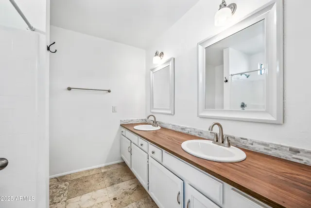 $2,000 | 3060 East John Cabot Road, Phoenix, AZ 85032