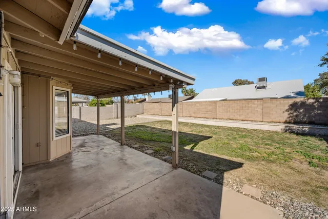 $2,000 | 3060 East John Cabot Road, Phoenix, AZ 85032