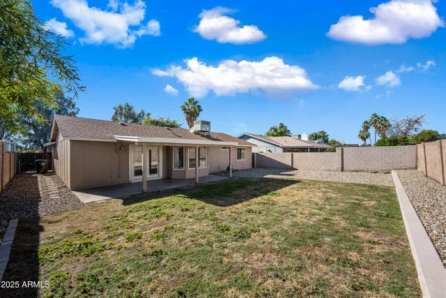 $2,000 | 3060 East John Cabot Road, Phoenix, AZ 85032