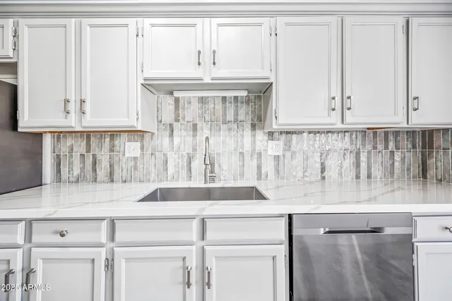 $2,000 | 3060 East John Cabot Road, Phoenix, AZ 85032