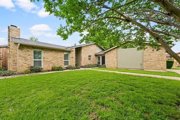 $325,000 | 901 Shady Creek Lane, Bedford, TX 76021