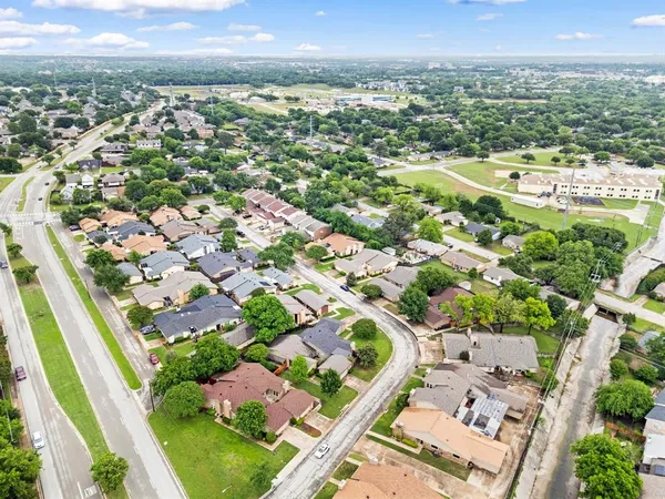 $325,000 | 901 Shady Creek Lane, Bedford, TX 76021