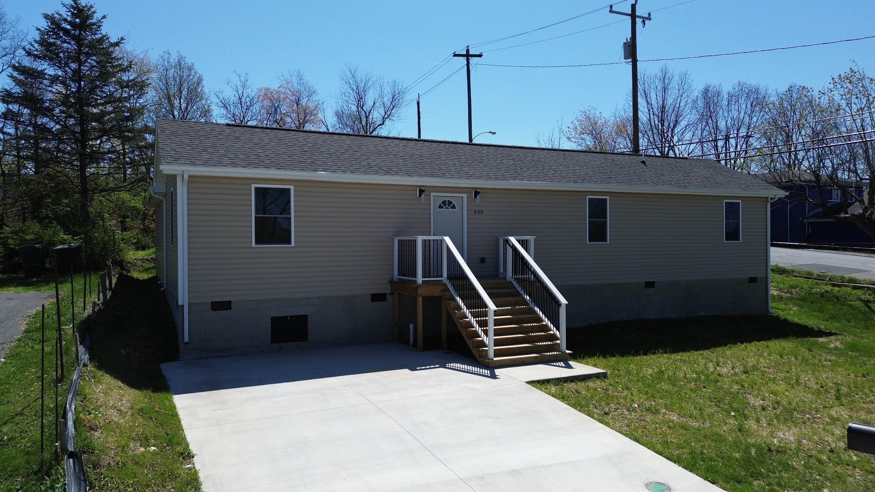 600 North Bayard Avenue Waynesboro, VA 22980 - Photo 4 of 55