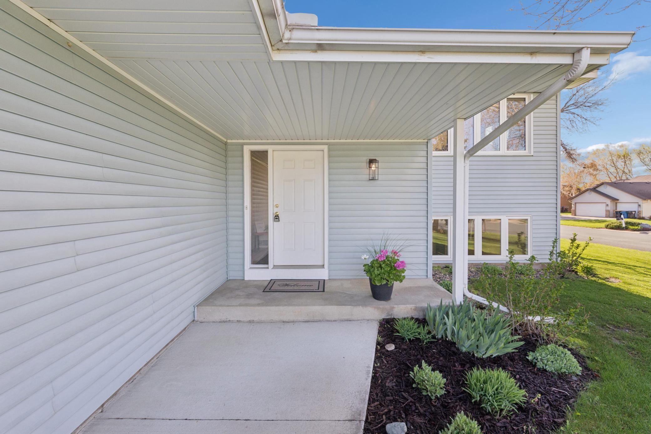 1193 Shawmut Street South Shakopee, MN 55379 - Photo 2 of 23
