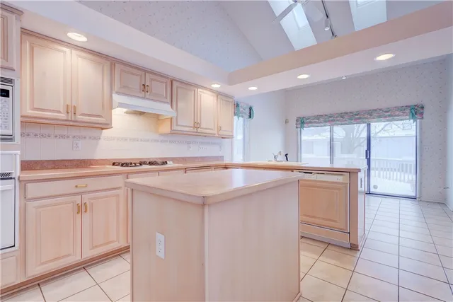 $489,900 | 2 Dartmouth Court, Pittsford, NY 14534