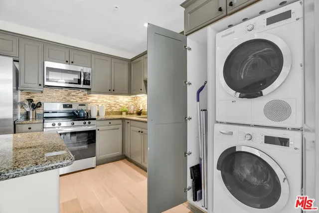 $469,000 | 3740 Santa Rosalia Drive, Unit 302, Los Angeles, CA 90008