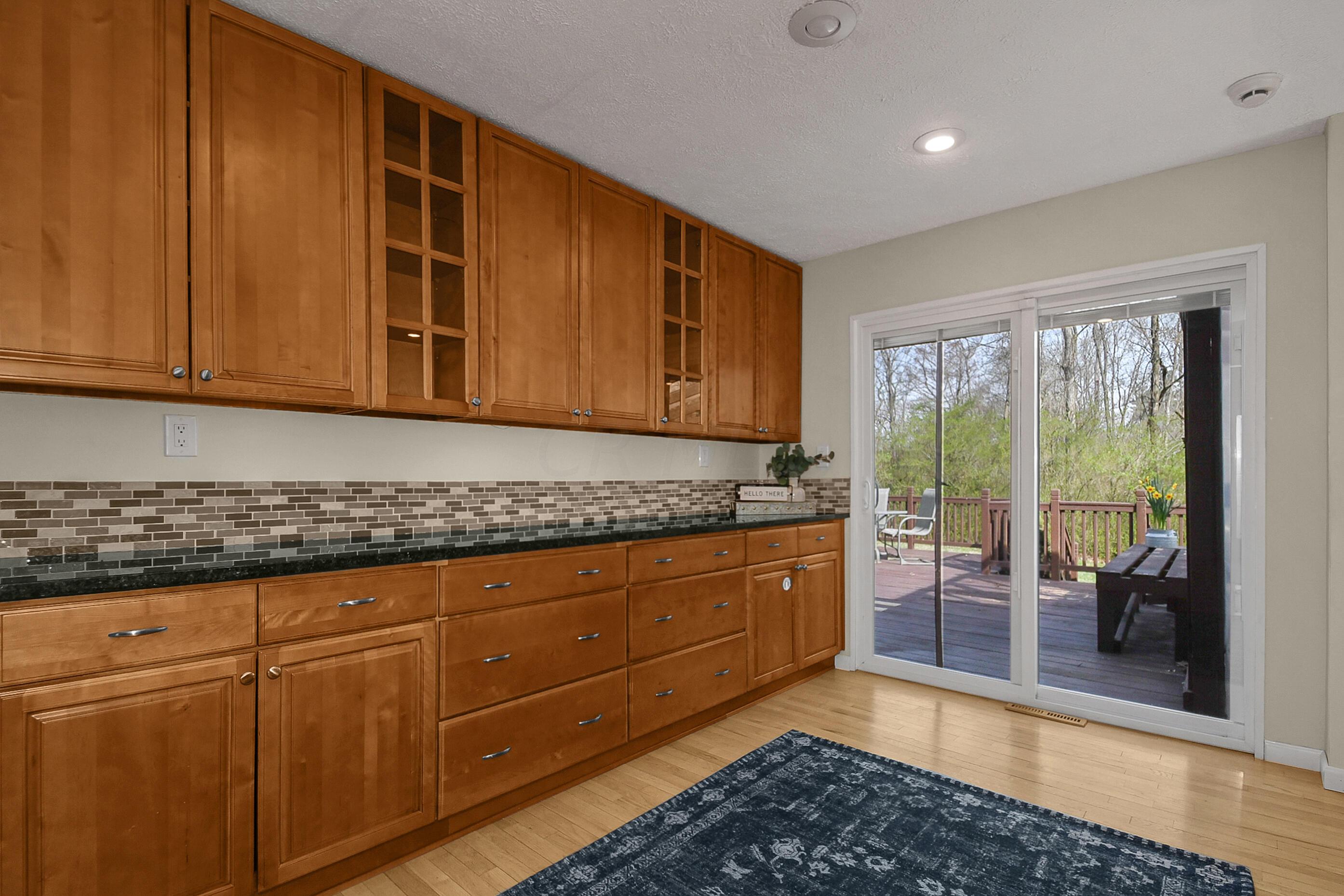 6200 Home Road Delaware, OH 43015 - Photo 11 of 36 Kitchen Server Area