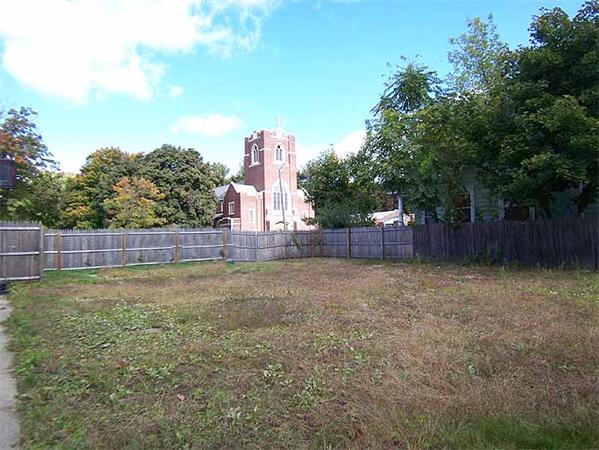 3 Norfolk Street Springfield, MA 01109 - Photo 15 of 15 a backyard of a house with lots of green space