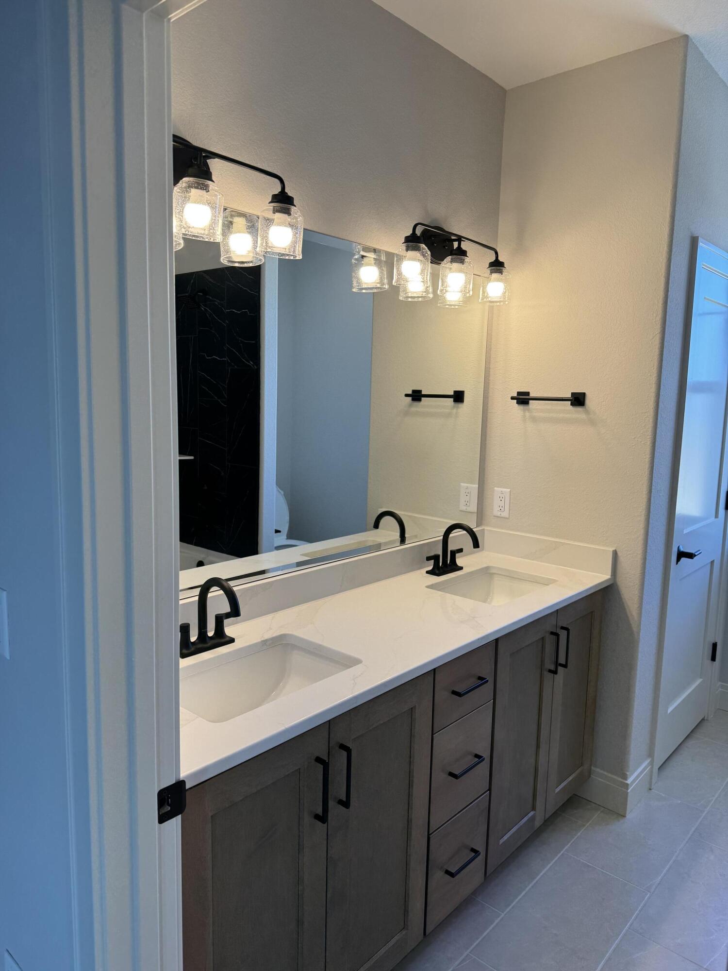 456 Sandstone Street Slinger, WI 53086 - Photo 8 of 19 IMG_1642