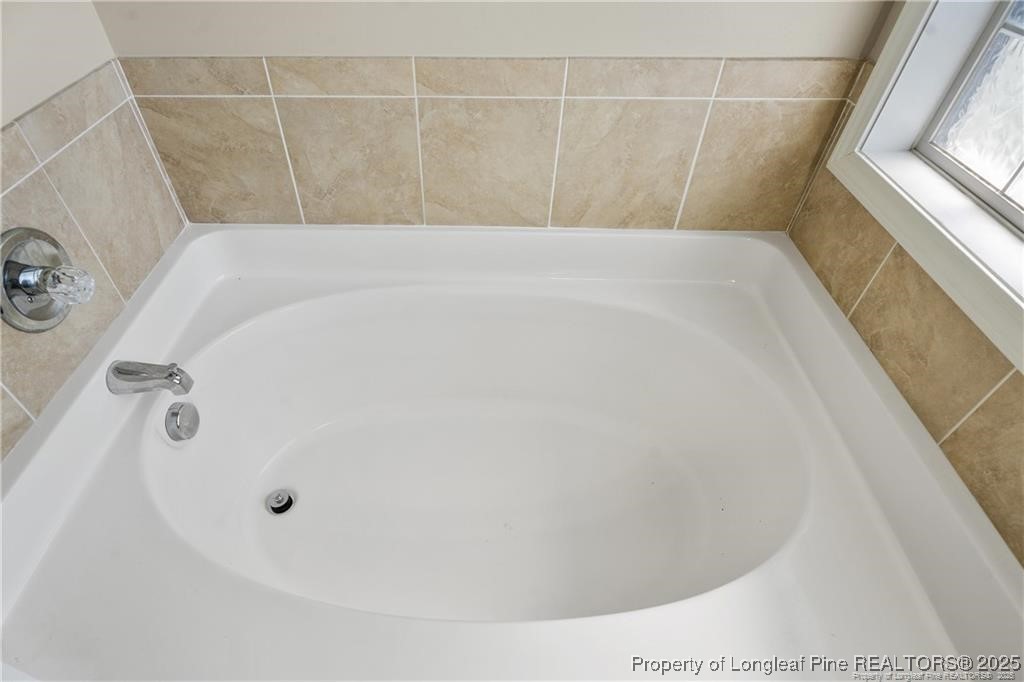 717 Lenoir Drive Spring Lake, NC 28390 - Photo 25 of 47 a bathroom with a bathtub