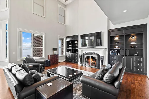 a view of a livingroom with furniture