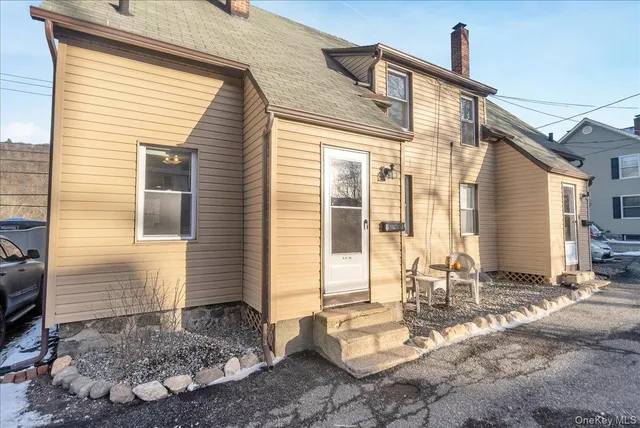 a view of a back yard of the house