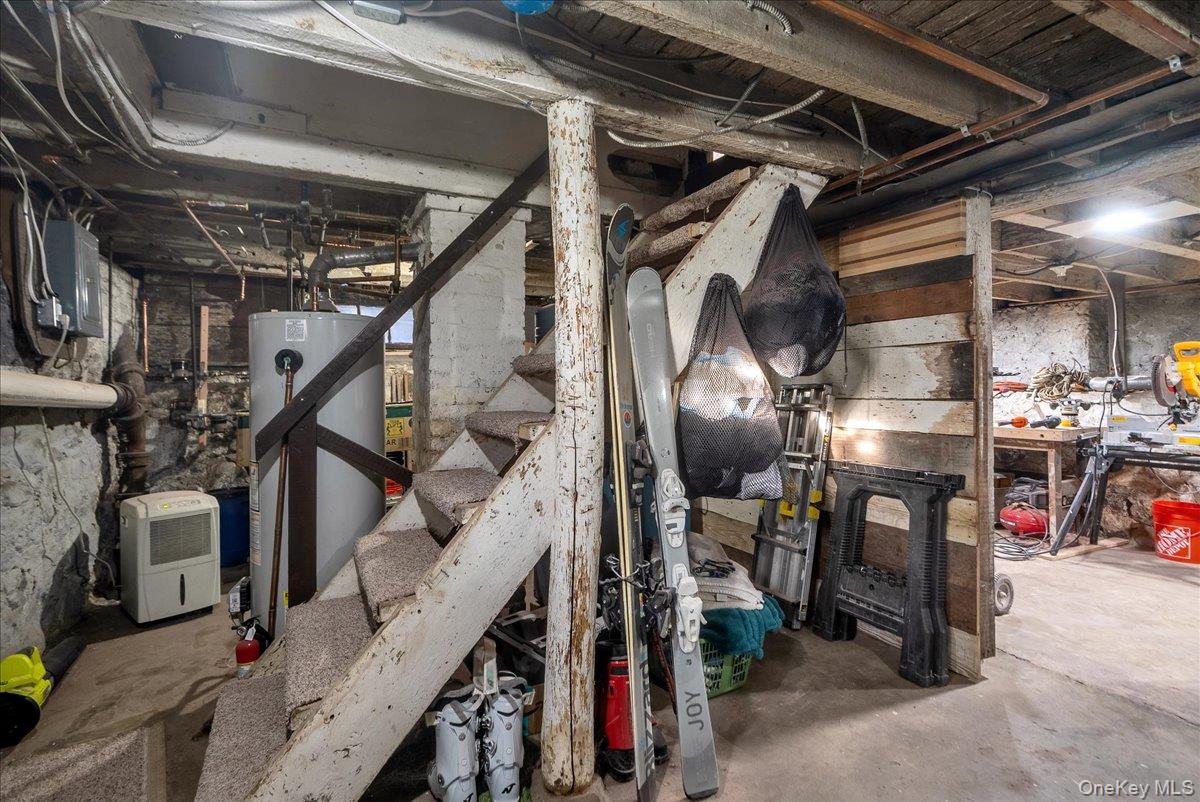 10 Spartan Place, Unit B Tuxedo Park, NY 10987 - Photo 20 of 27 a view of entryway